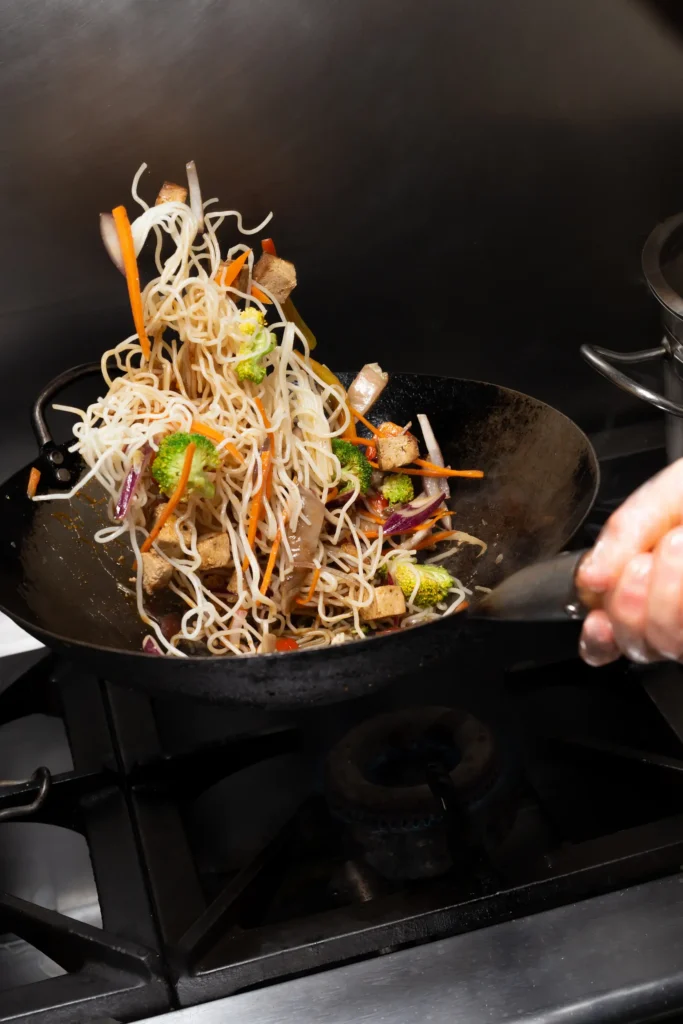 Preparación de verduras al wok